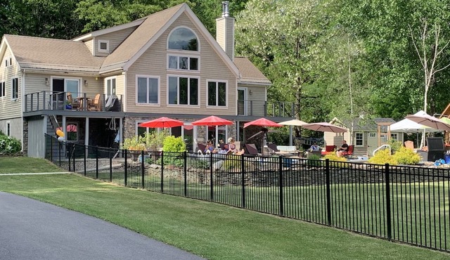 Belmont ready! Large post and beam, minutes to downtown and track. Lots of room!