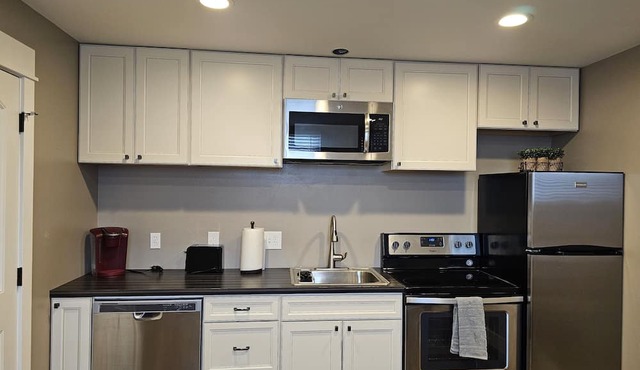 Simply Stay & Play in this Centrally Located Condo in 4 Corners