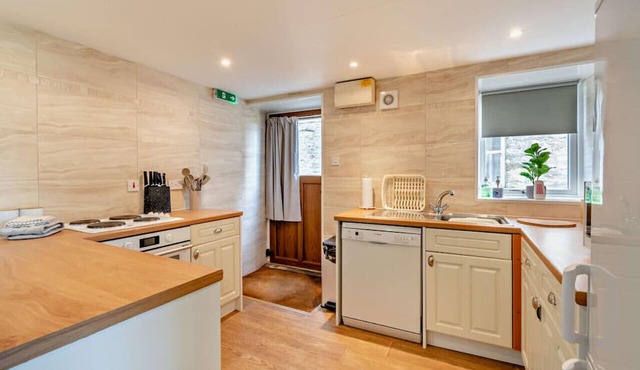 Magpie cottage w pool in North Yorkshire