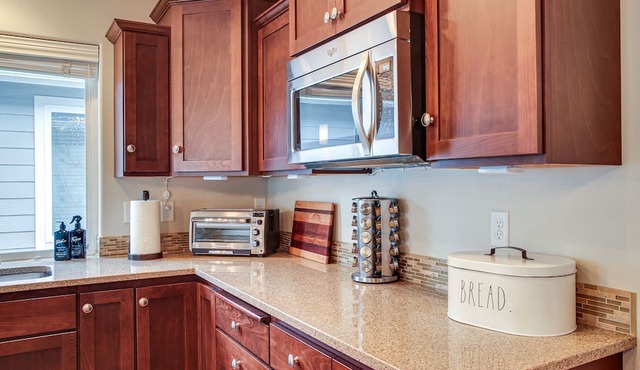 Welcoming Liberty Lake Home ~ 18 Mi to Spokane!