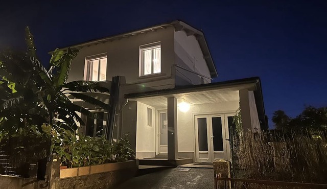 Villa 'Des Palmiers' with Private Terrace, Wi-Fi and Air Conditioning