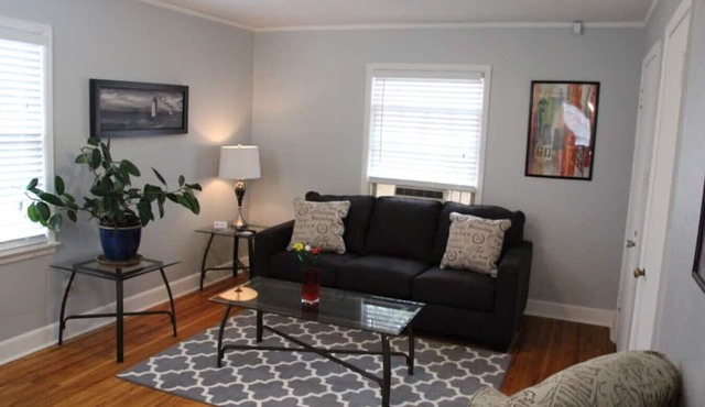 Midtown Bungalow walkable to Hip