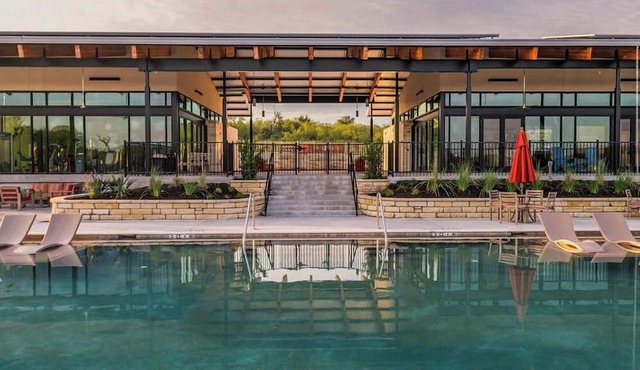 Amenities of Austin minutes from Austin Bergstrom!