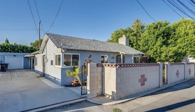 No Sharing Full set Spacious house 2 bedroom 1ba TV Garage yard kitchen AC WIFI