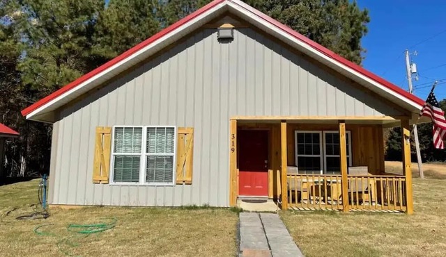 Dogwoods-2 bedroom cabin with spacious parking