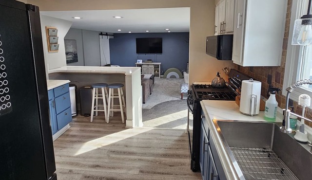 Clean Whole House With Hot Tub 15 Minutes to Anywhere in Buffalo