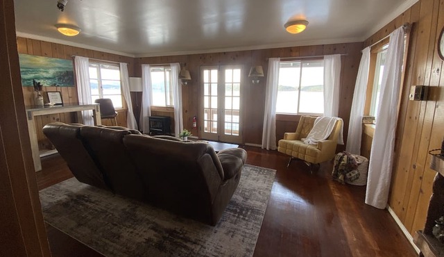 Cozy Waterfront Beach House on the Hood Canal