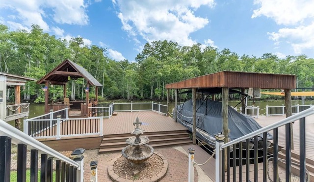 House located on the Bayou-Sleeps 16. Fishing, WiFi, pool, AC, and pool table