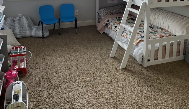 Cozy condo minutes from downtown with lofted ceilings and spacious rooms!
