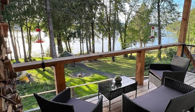 Relax on Harstine Island in a Waterfront Home!