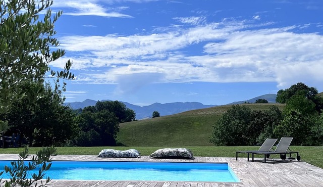 Apartment 'Maison Biscaya Appt 2 À 4 Pers' with Mountain View, Shared Pool and Wi-Fi