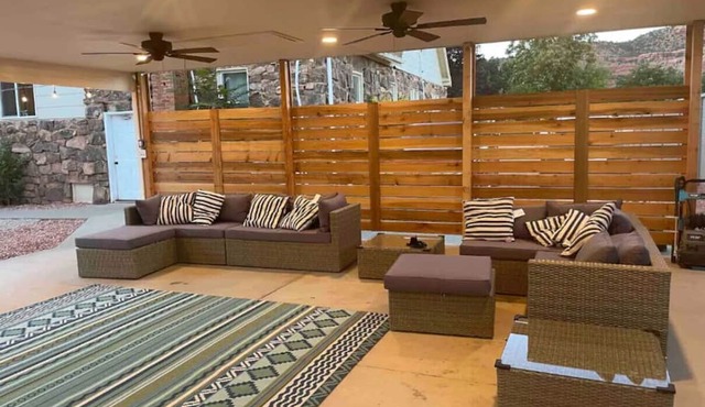 WHOLE HOTEL|Hot Tub|Hammocks|Venture Base Hotel