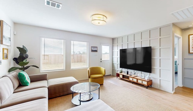 Stylish & spacious getaway with large fenced yard & W/D - near lakes & golf