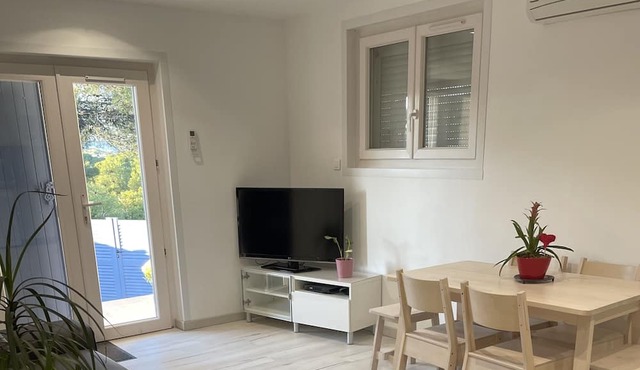 Appartement 4 Personnes Avec Terrasse Dans la Pinède au Coeur de la Provence