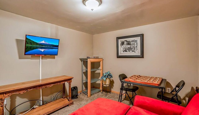 Lower-level apartment with AC & W/D - walk to Peninsula Park & brewery