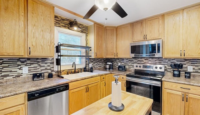 Renovated Upcountry home with sun room, fireplace, & central AC - dog-friendly