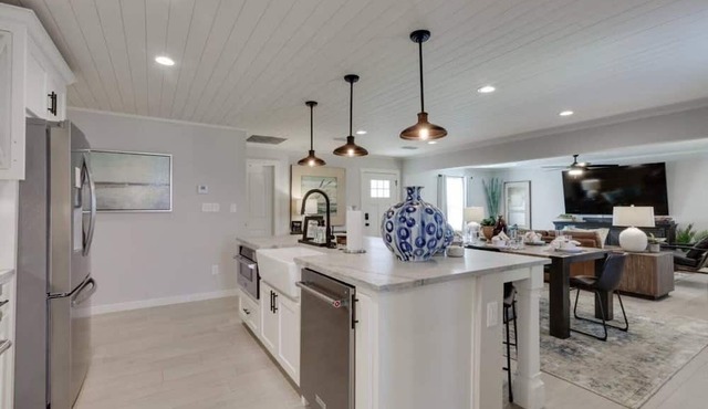 Liberty House in Pilot Point -- A cozy vibe & 10 minutes from Ray Roberts Lake.