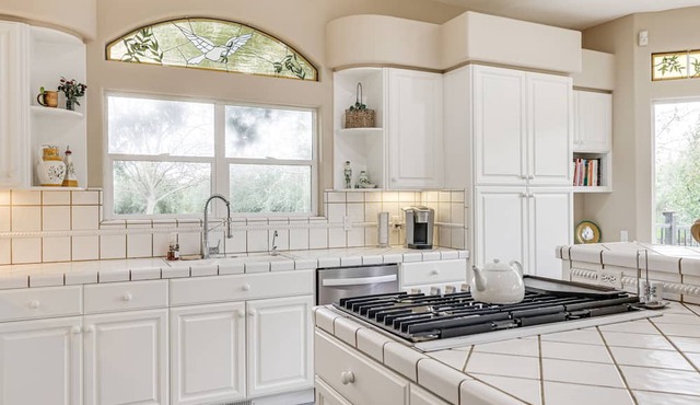 Beautiful Home w/Hot Tub on Byron Olive Farm