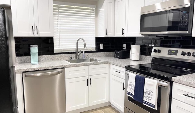 Executive 2-Bedroom Villa near Downtown Bradenton