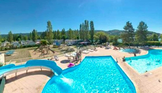 Homerez - Beautiful bungalow for 5 ppl. with shared pool and terrace at Condrieu