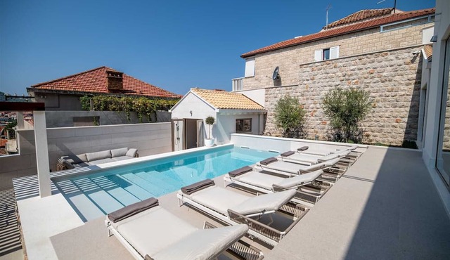 Villa Carmelita Exclusive with free Smart Car