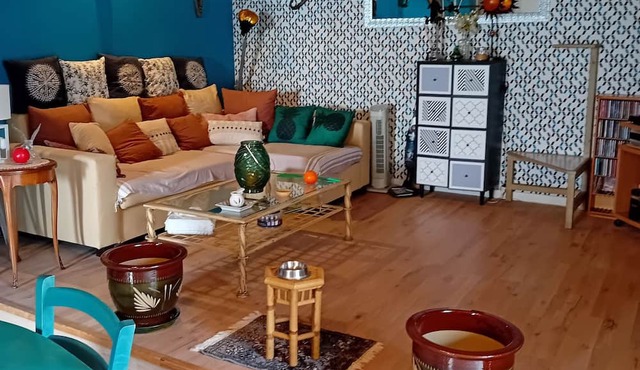 Ancienne Chapelle, à 2 pas du Centre Bourg, Deux Chambres, Terrasse Extérieure