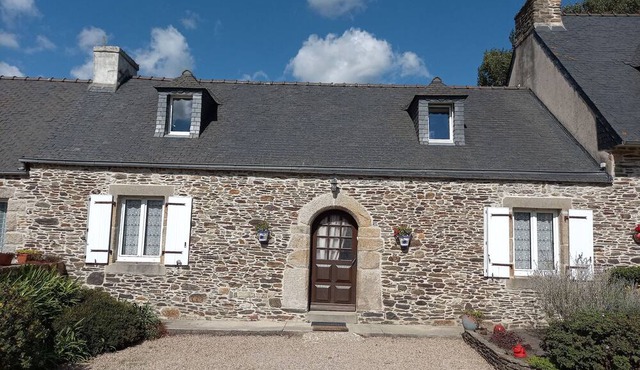 Holiday Home 'Gite De Kerroyal Ty - Anna' with Private Terrace and Wi-Fi