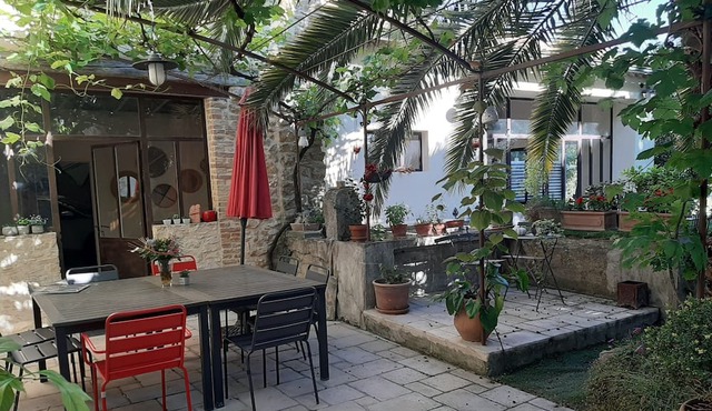 Mas au Coeur D'un Village Provençal