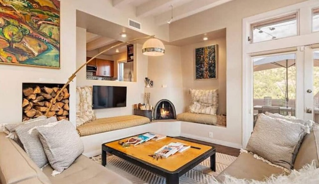 Tesuque Adobe w/ Open Mountain & Valley Views