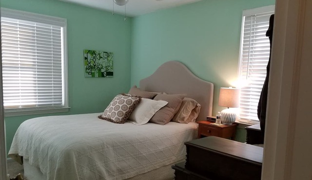 Cozy 2-bedroom cottage with WiFi, AC just a mile from the Augusta National