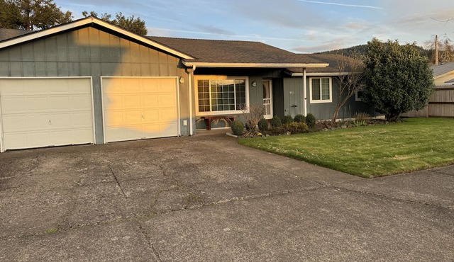 Cozy 3-bedroom house in enjoyable Springfield with AC