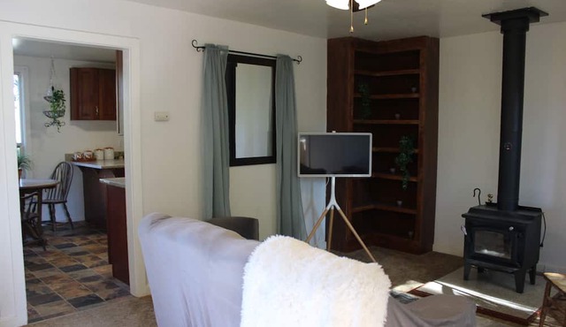 Exclusive way-point home. Central location to Apple Hill, Hospital, Main Street