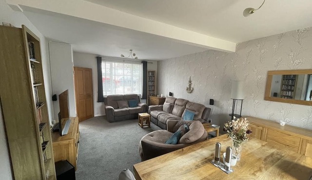 Beautiful 3-Bed House in Romford