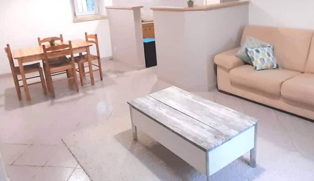 Maison de Village 3 Chambres Avec Jardin Privatif et Stationnement