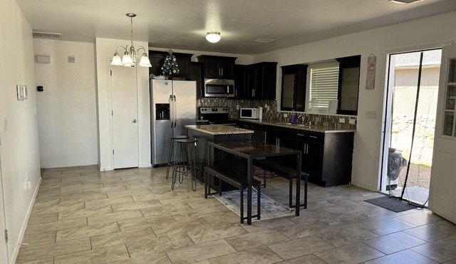 Cozy 3-bedroom house with AC and WiFi in welcoming El Paso