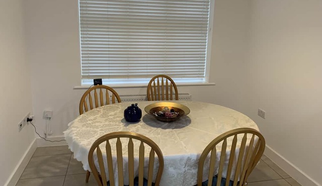 Lovely modern house in area of outstanding natural beauty. 16mins from airport.