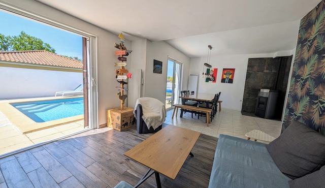 House with pool close to beaches