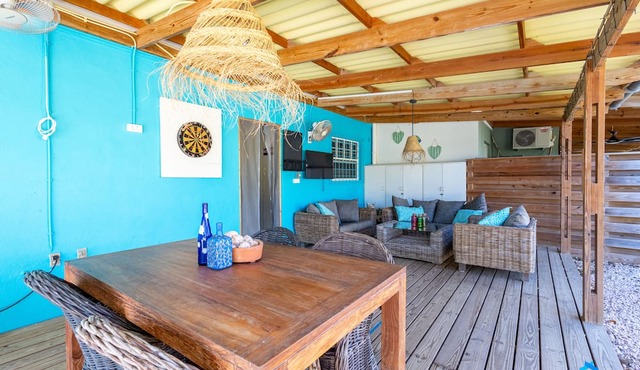 Charming 2-bedroom house with big terrace for rinse gear and grill