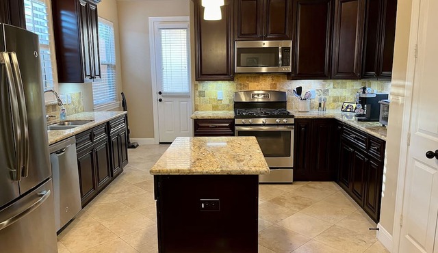 Delightful 3-bedroom townhome near CityCentre & 15 miles from downtown Houston!