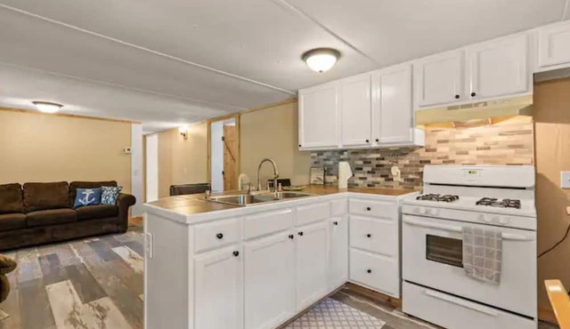 Charming 4-bedroom house with AC and WiFi in pleasant Hulbert..