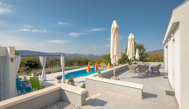 Rustic Villa Florice with a pool