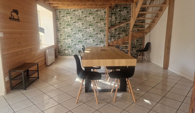 Holiday Home 'Gîte Des Catalpas' with Private Terrace, Private Garden and Wi-Fi