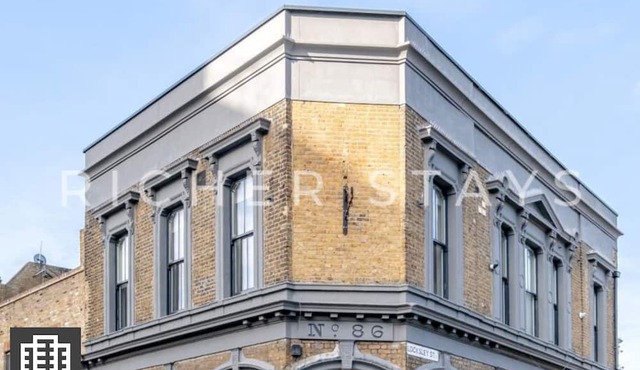 Exquisite Duplex Period Conversion | Air-con & Amenities