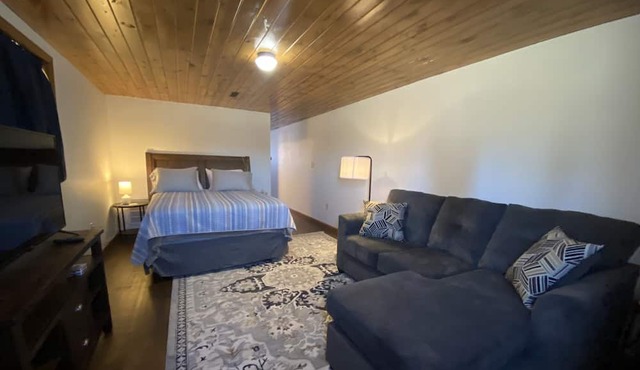 Pet friendly Studio Apartment on quiet street with extra large parking garage!
