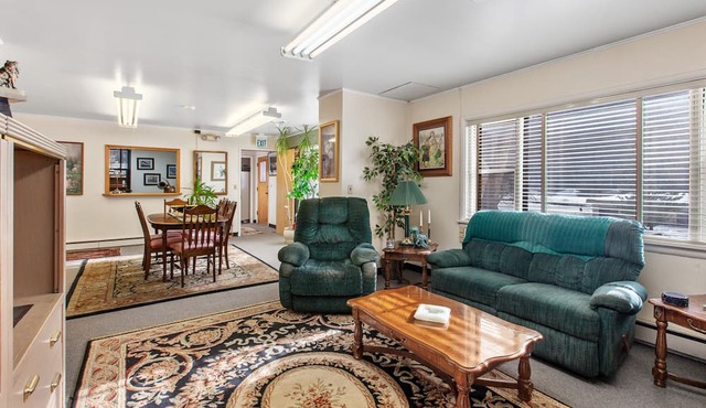 3 BR 1 BA historic brick house w/fire pit & ample parking - 5 mins from Wallace