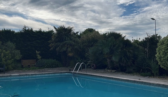 Chambre Indépendante et Privative Avec Terrasse et Piscine à 20 min des Plages