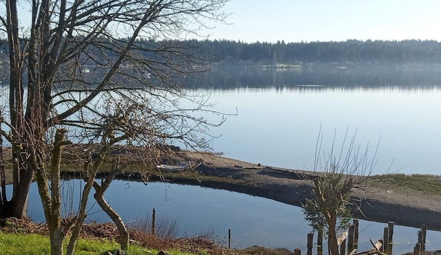 Charming Waterfront Apartment: Your Home Awaits