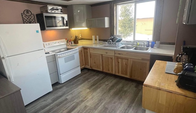 Private Room & Bathroom For Rent!!! Ground Level! 3 Roommates Upstairs!