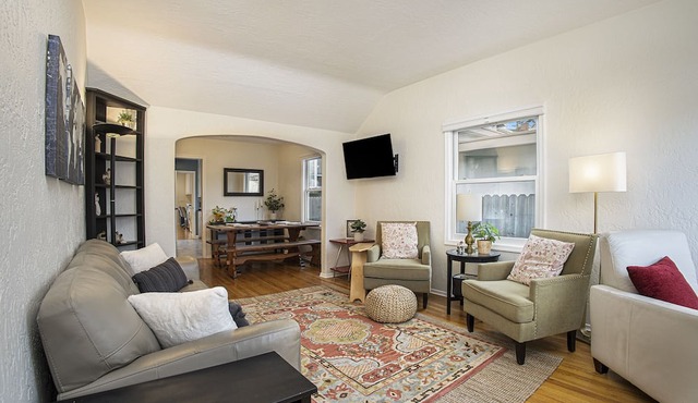 Warm and inviting three bedroom house near UC Berkeley, SF and Marin