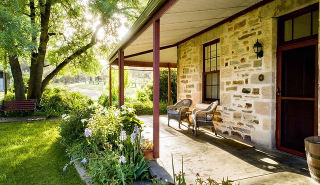 Boutique Heritage Home with Stunning Vineyard Panorama in Clare Valley